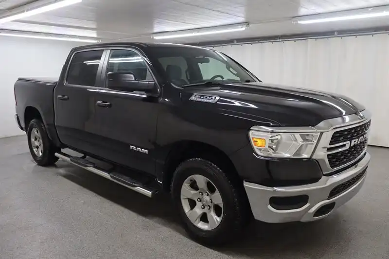 2024 RAM 1500 Big Horn/Lone Star 4x4 Crew Cab 5'7's photo
