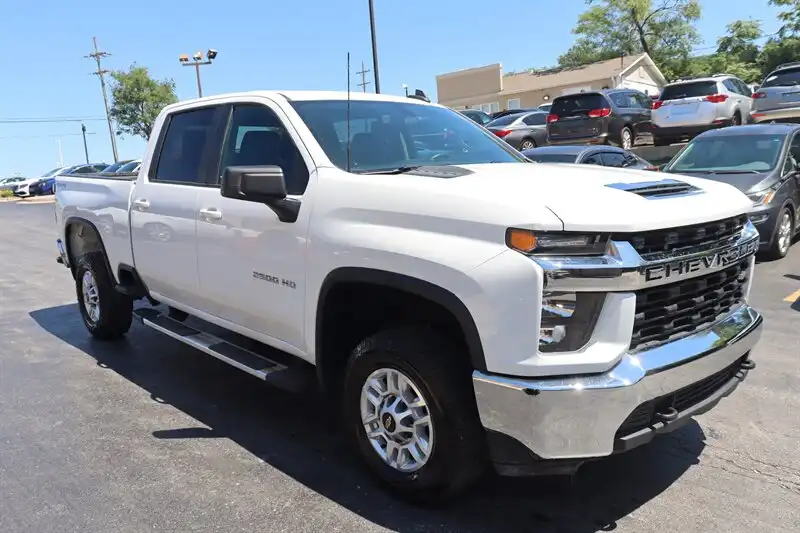 2022 Chevrolet Silverado HD LT 4WD Crew Cab Standard Box's photo