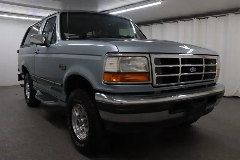 1996 Ford Bronco XLT SUV's photo