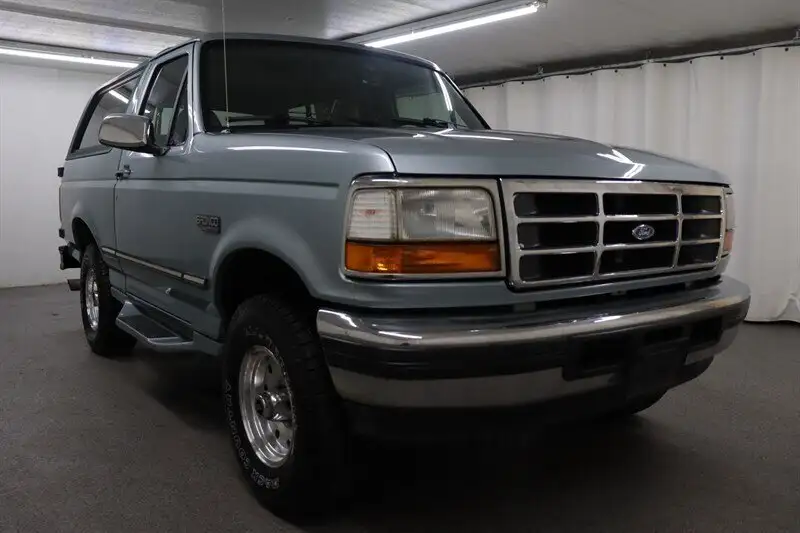1996 Ford Bronco XLT SUV's photo