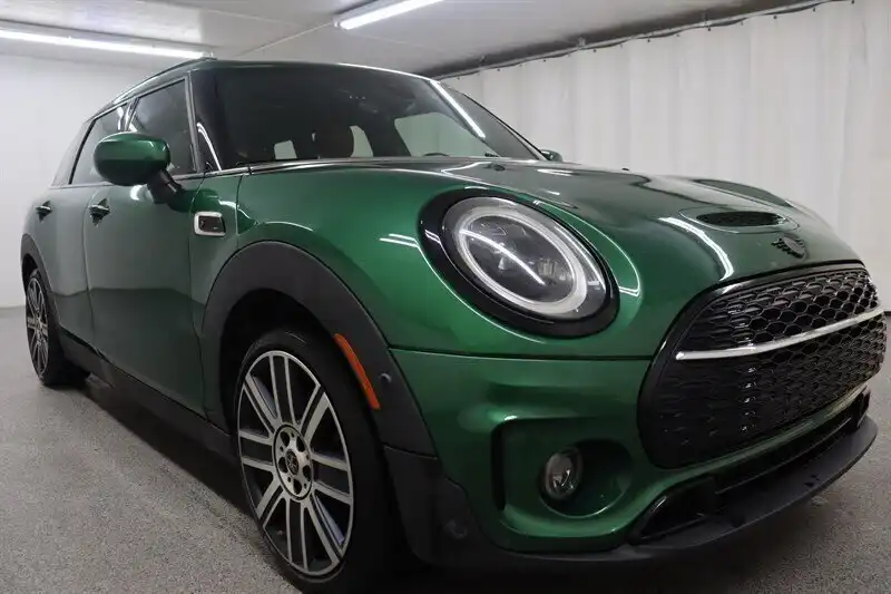 2023 MINI Clubman Cooper S's photo