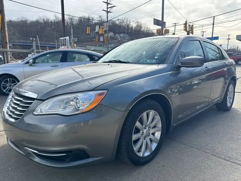 2012 Chrysler 200 Touring's photo