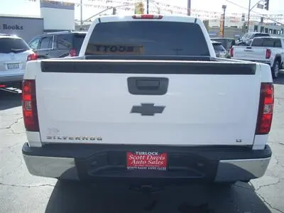 2009 Chevrolet Silverado 1500 1LT Crew Cab photo 3