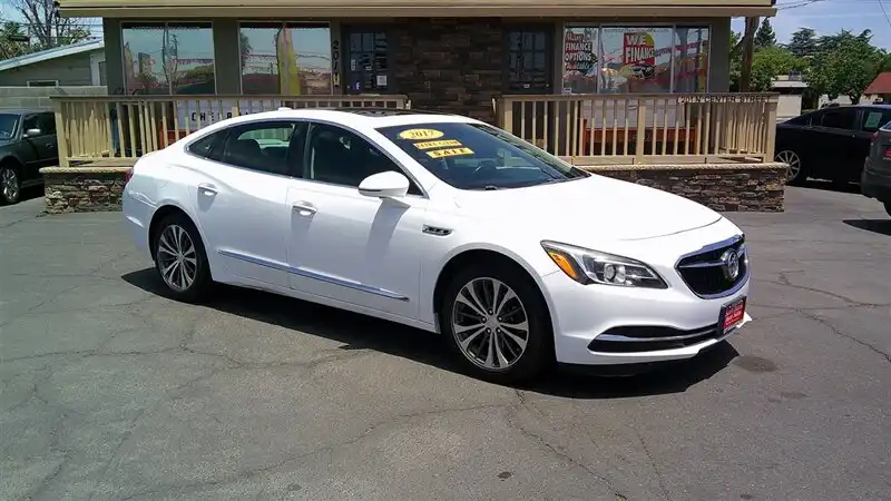 2017 Buick LaCrosse Essence's photo