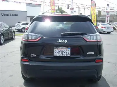 2019 Jeep Cherokee Latitude Plus photo 3