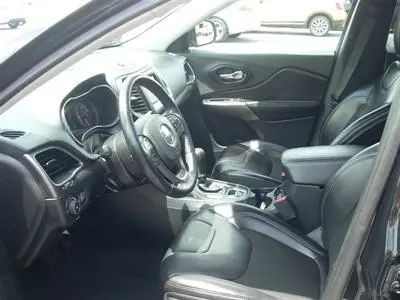 2019 Jeep Cherokee Latitude Plus photo 4