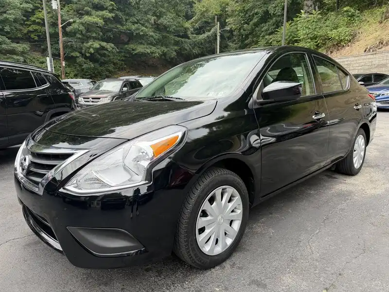 2019 Nissan Versa 1.6 SV CVT's photo