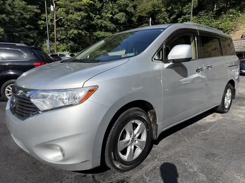 2013 Nissan Quest 3.5 SV's photo