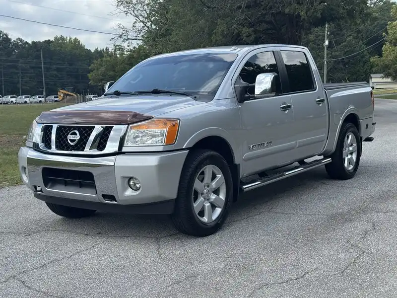 2015 Nissan Titan SL 2WD Crew Cab SWB's photo