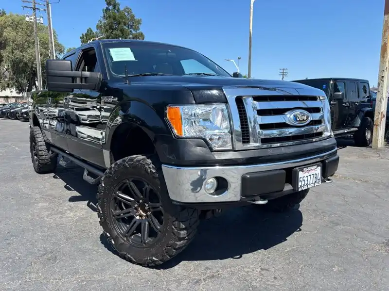 2009 Ford F-150 XLT 4WD SuperCrew 145 in's photo
