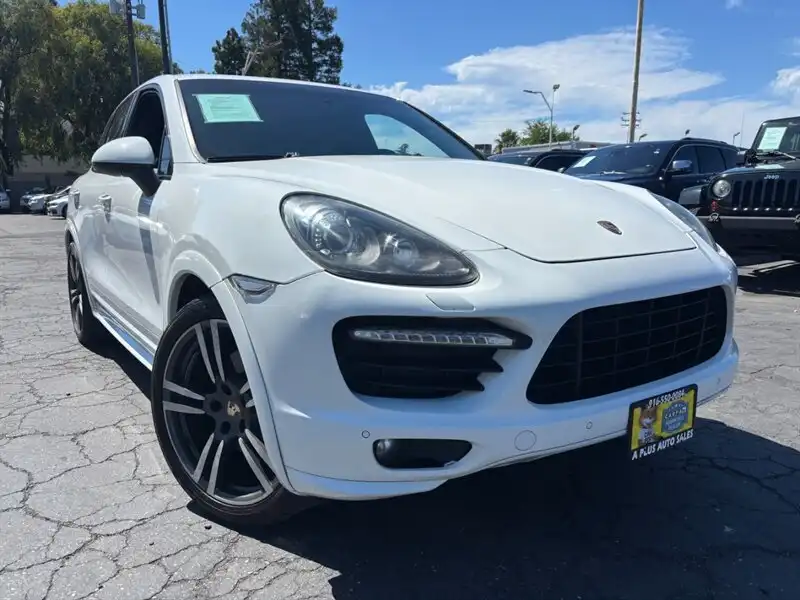 2013 Porsche Cayenne GTS's photo