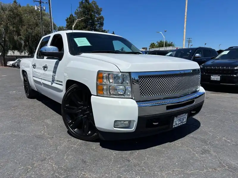 2011 Chevrolet Silverado 1500 LT Crew Cab's photo