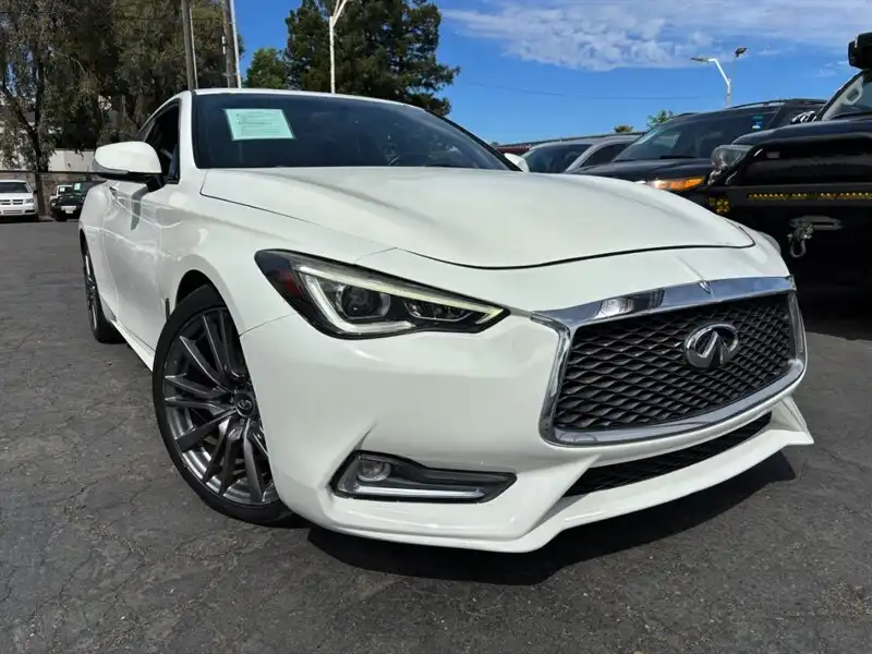 2017 INFINITI Q60 Red Sport 400's photo