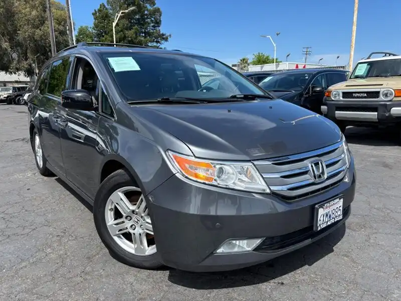 2012 Honda Odyssey Touring's photo