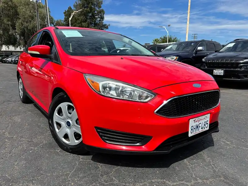 2015 Ford Focus SE Hatchback 5-Door's photo