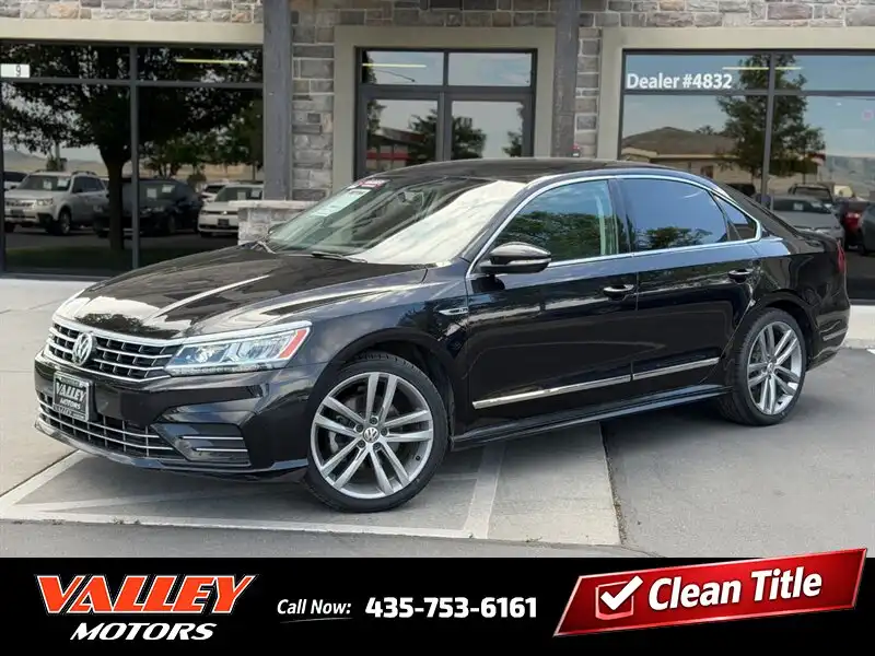 2018 Volkswagen Passat 2.0T R-Line Auto's photo