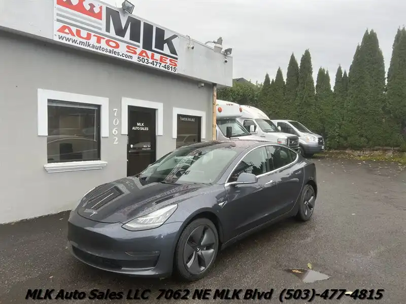 2019 Tesla Model 3 Standard Range Plus's photo