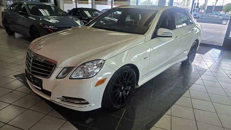 2012 Mercedes-Benz E-Class E350 Luxury 4MATIC photo 1