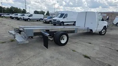 2011 Ford E-Series E-450 Van photo 4
