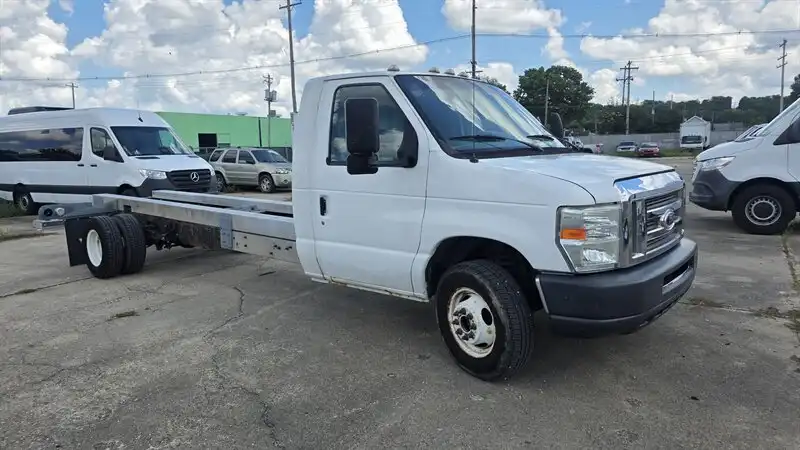 2011 Ford E-Series E-450 Van's photo