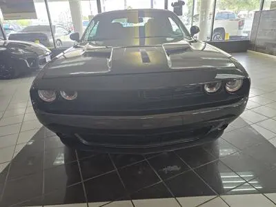 2019 Dodge Challenger SXT Auto photo 2