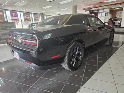 2019 Dodge Challenger SXT Auto photo 4