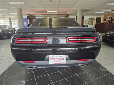 2019 Dodge Challenger SXT Auto photo 5