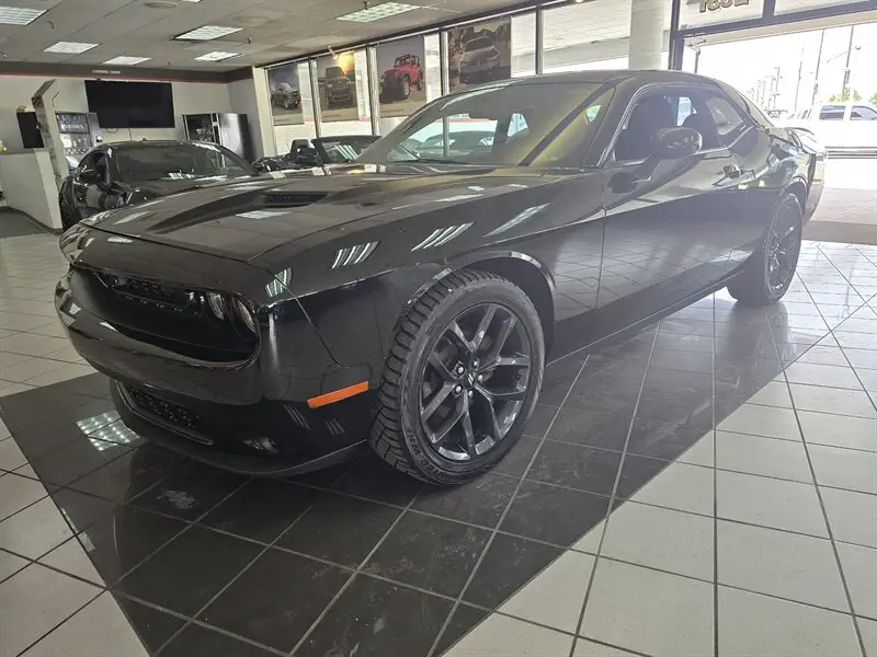 2019 Dodge Challenger SXT Auto photo 1