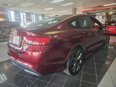 2016 Chrysler 200 S AWD photo 4