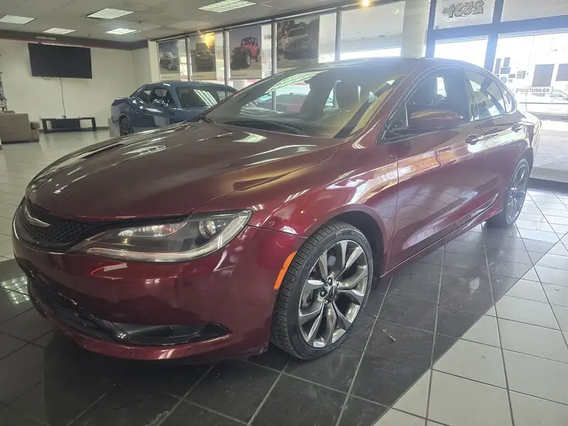 2016 Chrysler 200 S AWD photo 1