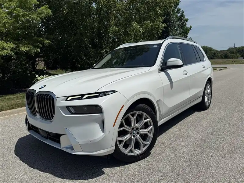 2023 BMW X7 xDrive40i's photo