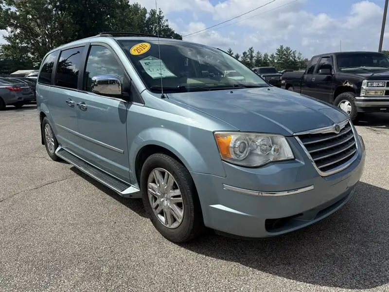 2010 Chrysler Town & Country Limited's photo
