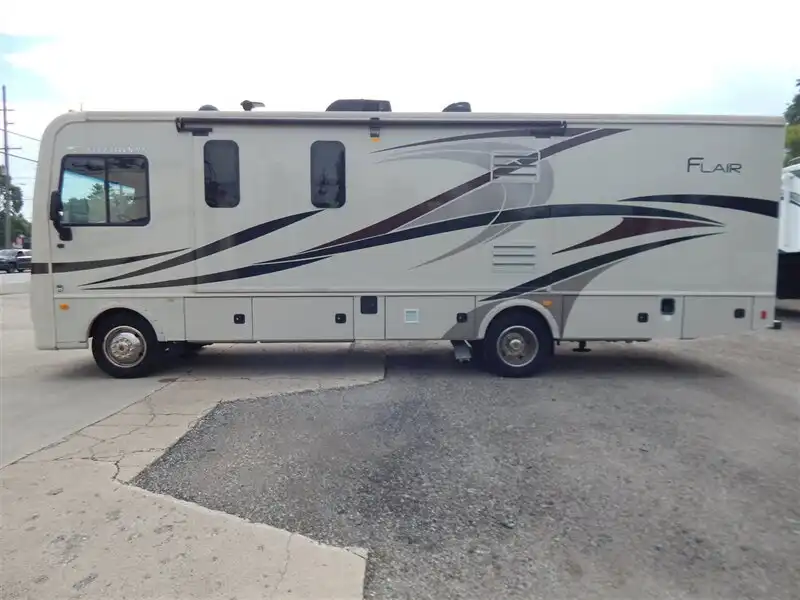 2017 Ford F-53 / F-59 leetwood Flair 30P's photo