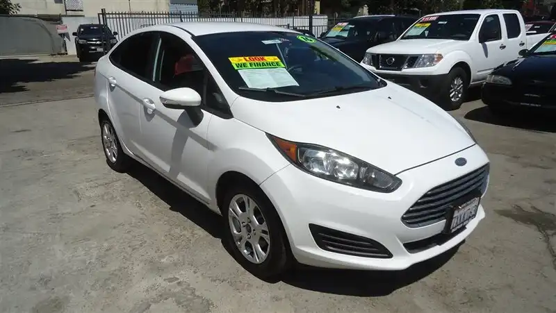 2016 Ford Fiesta SE Sedan's photo
