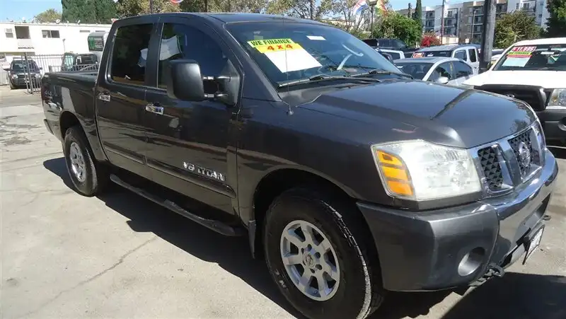 2006 Nissan Titan SE 4X4 Crew Cab's photo
