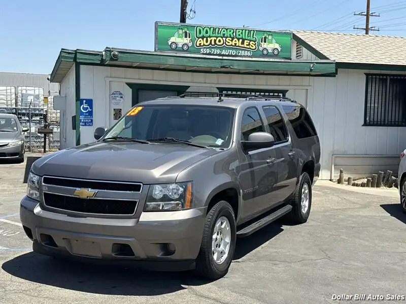 2013 Chevrolet Suburban 2WD 1500 LS's photo