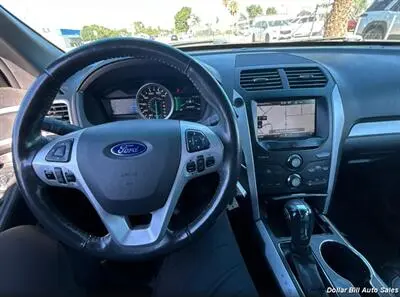 2015 Ford Explorer XLT photo 3
