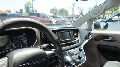 2017 Chrysler Pacifica LX photo 5