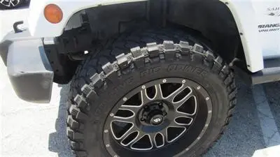 2017 Jeep Wrangler Sahara photo 4