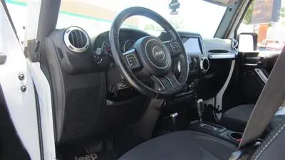 2017 Jeep Wrangler Sahara photo 5