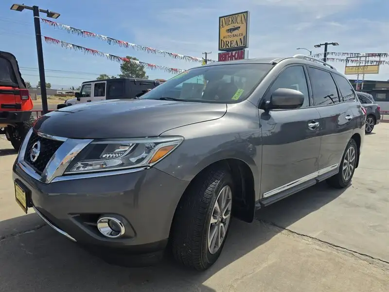2015 Nissan Pathfinder SL 2WD's photo
