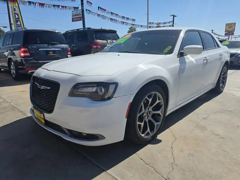 2016 Chrysler 300 S's photo