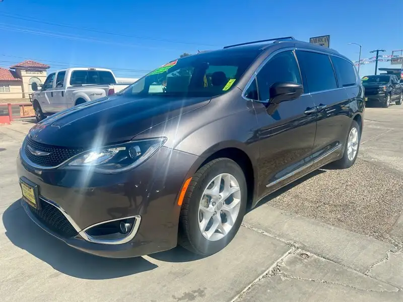 2017 Chrysler Pacifica Touring-L Plus's photo