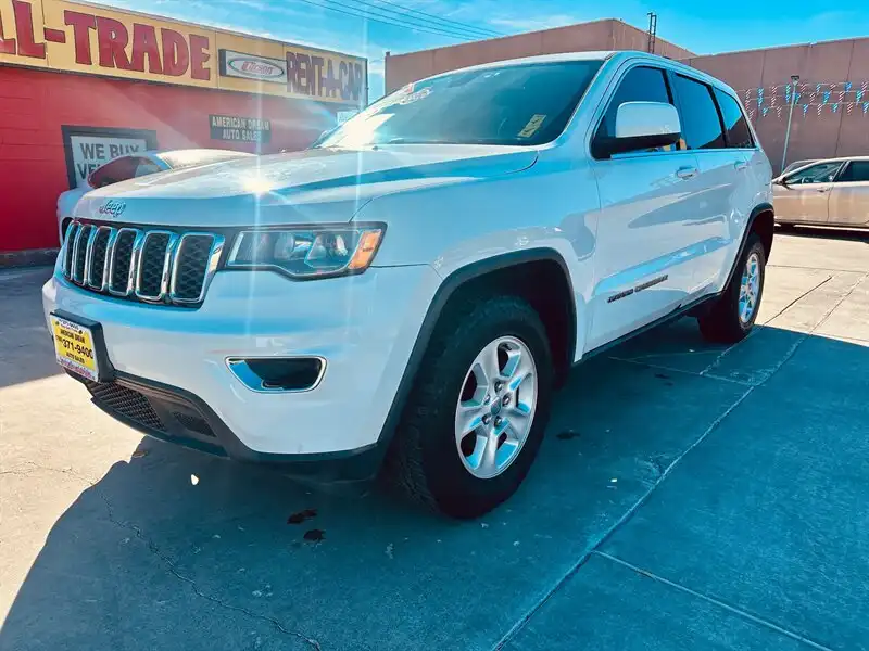 2017 Jeep Grand Cherokee Laredo's photo