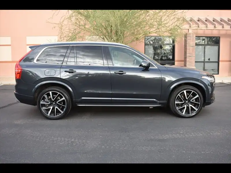 2021 Volvo XC90 T6 Momentum AWD's photo