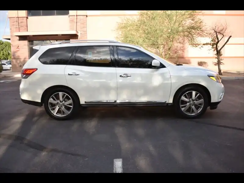 2016 Nissan Pathfinder Platinum FWD's photo