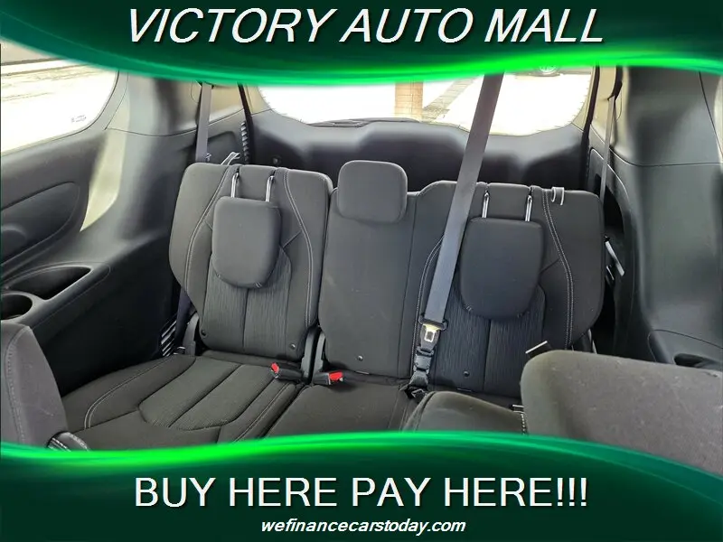 2020 Chrysler Pacifica Touring photo 5
