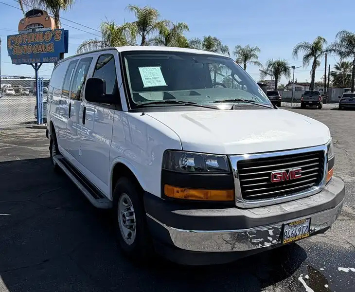 2017 GMC Savana 2500's photo
