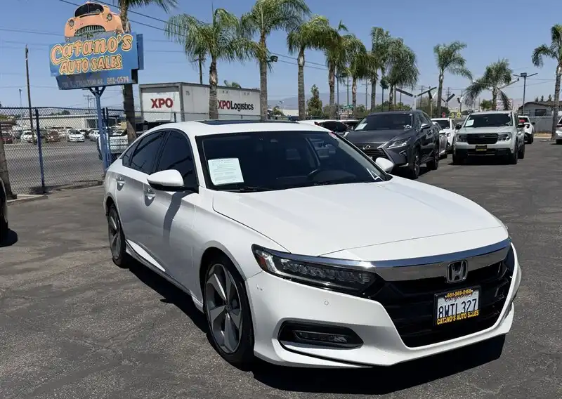 2018 Honda Accord 1.5T Touring Auto's photo