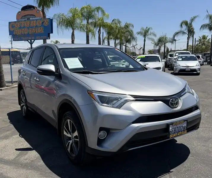 2018 Toyota RAV4 XLE's photo